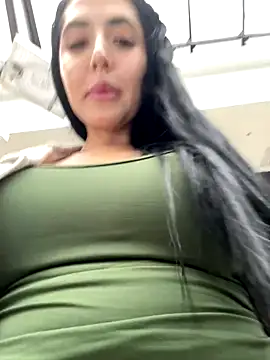 Snapshot of oh_nina chatting on 09.17.25 oh nina online show from 09.17.25