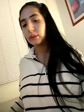 Snapshot of oh_nina chatting on 10.03.25 oh nina online show from 10.03.25