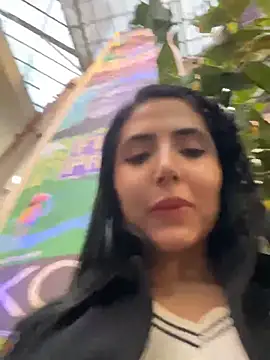 Snapshot of oh_nina chatting on 10.04.25 oh nina online show from 10.04.25