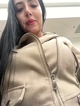 Snapshot of oh_nina chatting on 10.27.25 oh nina online show from 10.27.25