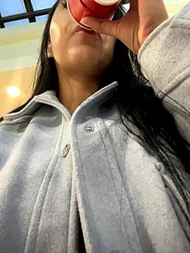 Snapshot of oh_nina chatting on 10.28.25 oh nina online show from 10.28.25