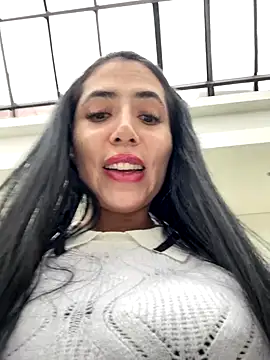 Snapshot of oh_nina chatting on 11.04.25 oh nina online show from 11.04.25