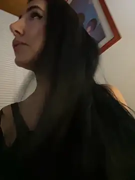 Snapshot of oh_nina chatting on 11.25.25 oh nina online show from 11.25.25