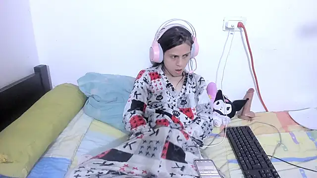 Snapshot of Petite-Goth chatting on 11.14.25 Petite-Goth online show from 11.14.25