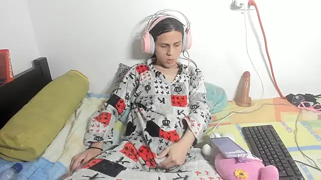 Snapshot of Petite-Goth chatting on 11.15.25 Petite-Goth online show from 11.15.25