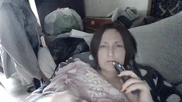 Snapshot of AllaSowinskaya chatting on 10.29.25 AllaSowinskaya online show from 10.29.25