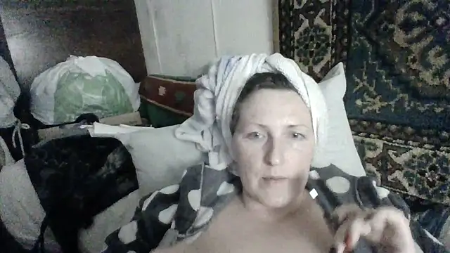 Snapshot of AllaSowinskaya chatting on 10.30.25 AllaSowinskaya online show from 10.30.25