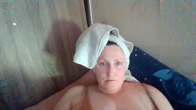 Snapshot of AllaSowinskaya chatting on 06.13.26 AllaSowinskaya online show from 06.13.26