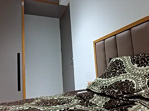 Snapshot of Vince-18 chatting on 10.23.25 Vince-18 online show from 10.23.25