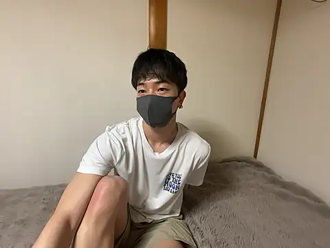 Snapshot of kntoo chatting on 04.19.26 kntoo online show from 04.19.26
