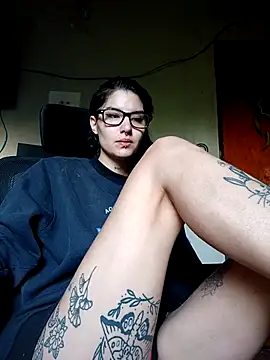 Snapshot of Darkw1tch chatting on 10.23.25 Darkw1tch online show from 10.23.25