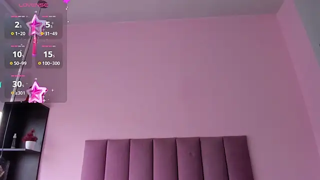 Snapshot of violet_myerrs chatting on 10.28.25 violet myerrs online show from 10.28.25