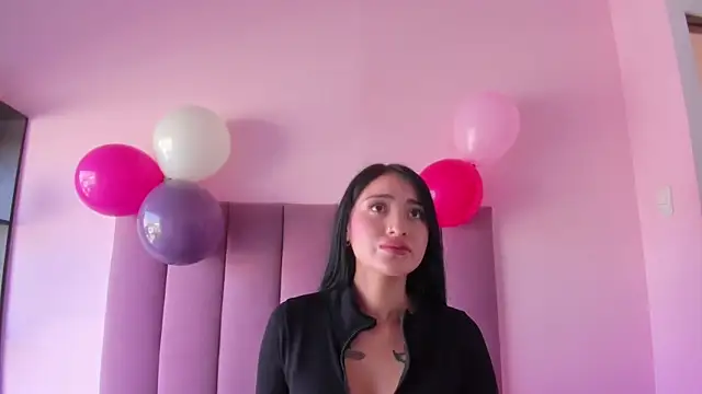 Snapshot of violet_myerrs chatting on 11.08.25 violet myerrs online show from 11.08.25