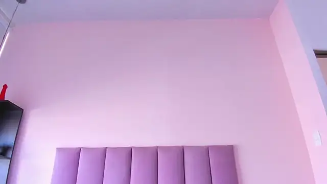 Snapshot of violet_myerrs chatting on 11.12.25 violet myerrs online show from 11.12.25