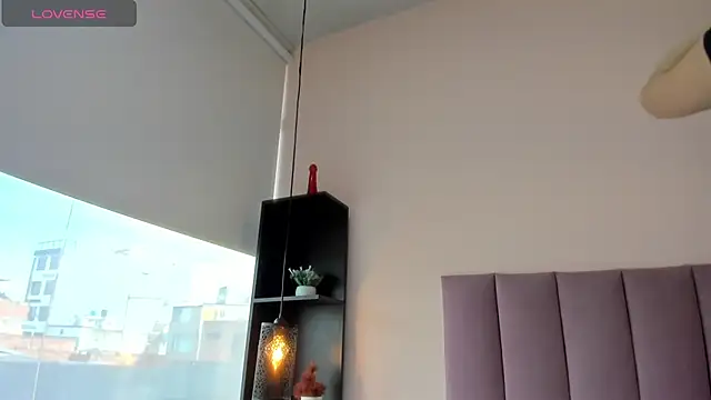 Snapshot of violet_myerrs chatting on 11.20.25 violet myerrs online show from 11.20.25