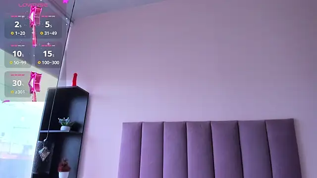 Snapshot of violet_myerrs chatting on 11.26.25 violet myerrs online show from 11.26.25