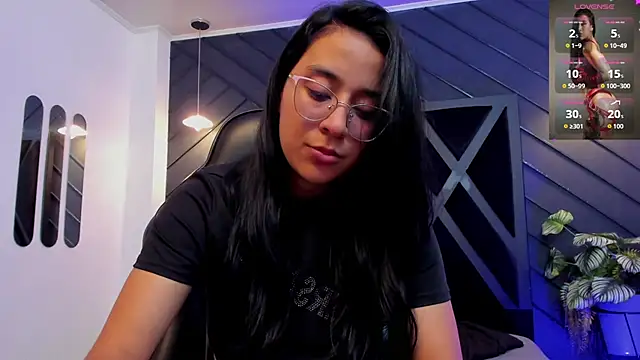 zoe martins  online show from 10.11.25