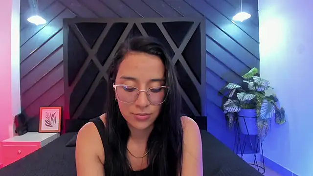 zoe martins  online show from 12.05.25