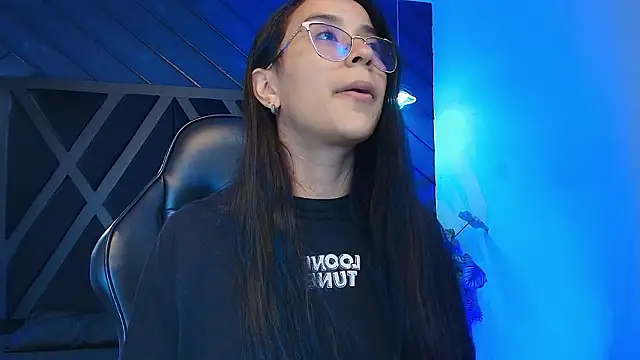 zoe martins  online show from 02.28.26