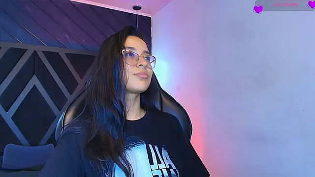 zoe martins  online show from 04.15.26