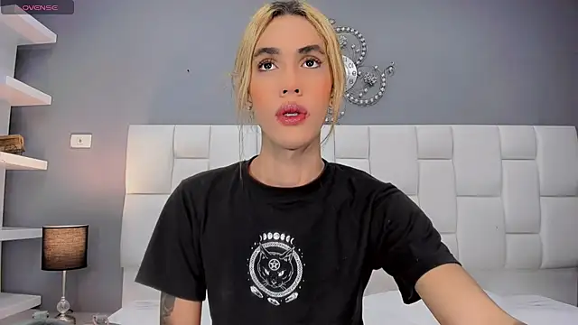 Snapshot of lucy_darkangel chatting on 07.17.26 lucy darkangel online show from 07.17.26