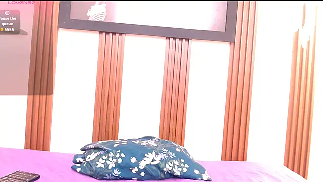 Snapshot of kimberly18cute chatting on 11.22.25 kimberly18cute online show from 11.22.25