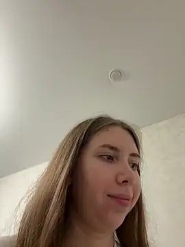 Snapshot of EvaAkins chatting on 04.03.26 EvaAkins online show from 04.03.26