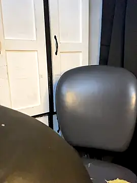 chicachocolate01 online show from 11.23.25