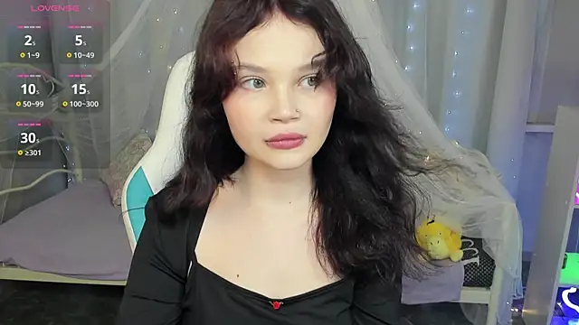 Snapshot of EmilyChaves chatting on 04.14.26 EmilyChaves online show from 04.14.26
