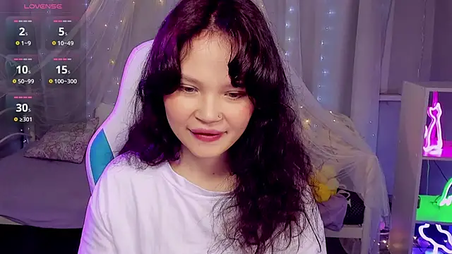 Snapshot of EmilyChaves chatting on 04.16.26 EmilyChaves online show from 04.16.26