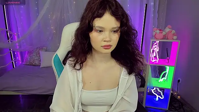 Snapshot of EmilyChaves chatting on 05.24.26 EmilyChaves online show from 05.24.26