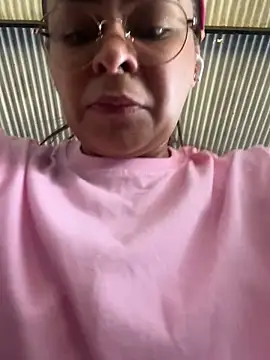 Snapshot of sweet_shadil_ chatting on 10.21.25 sweet shadil online show from 10.21.25