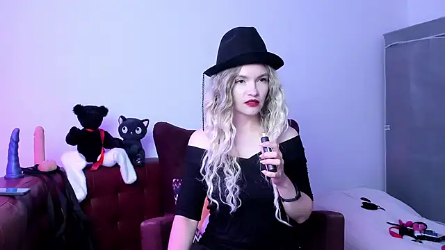 Snapshot of Katherine_Twilight chatting on 09.18.25 Katherine Twilight online show from 09.18.25