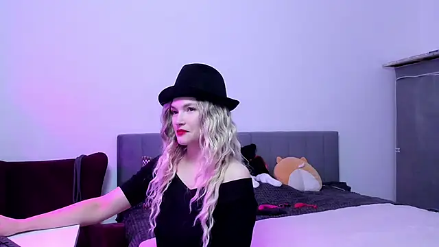 Snapshot of Katherine_Twilight chatting on 10.10.25 Katherine Twilight online show from 10.10.25