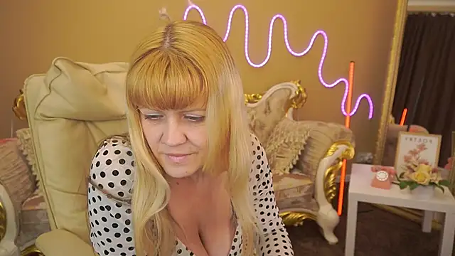 BellaLaPetit online show from 11.10.25