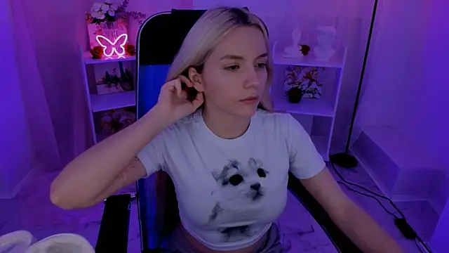 AuroraWrenfield online show from 09.15.25