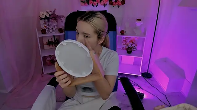 AuroraWrenfield online show from 10.01.25