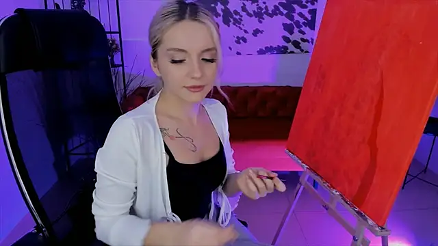 AuroraWrenfield online show from 10.06.25