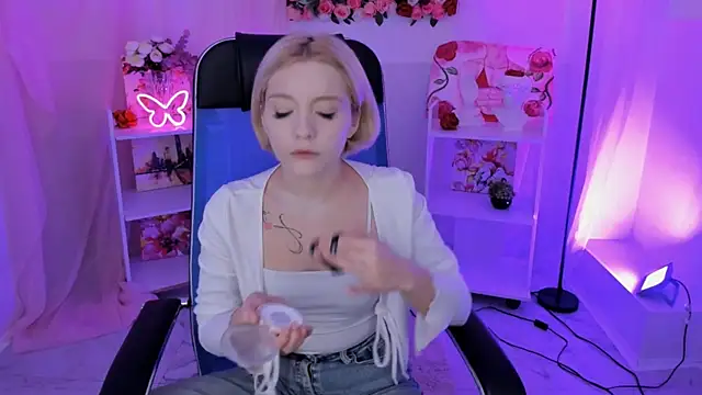 AuroraWrenfield online show from 10.30.25