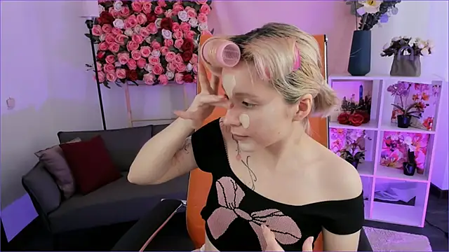 AuroraWrenfield online show from 02.12.26