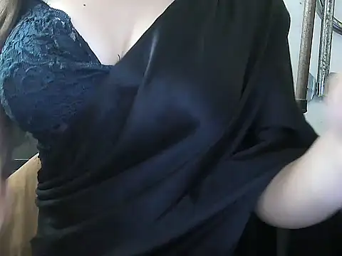 lovepihuu online show from 10.13.25