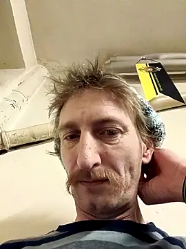 Snapshot of KokosMartin chatting on 10.28.25 KokosMartin online show from 10.28.25