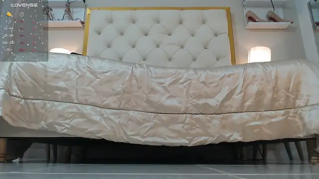 aura sanders1 online show from 11.04.25