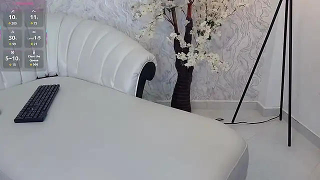 Snapshot of aura_sanders1 chatting on 12.05.25 aura sanders1 online show from 12.05.25