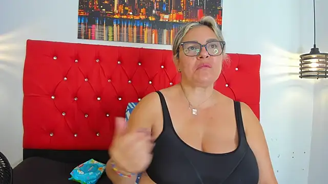 carolinacrus01 online show from 11.08.25