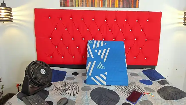 carolinacrus01 online show from 11.19.25