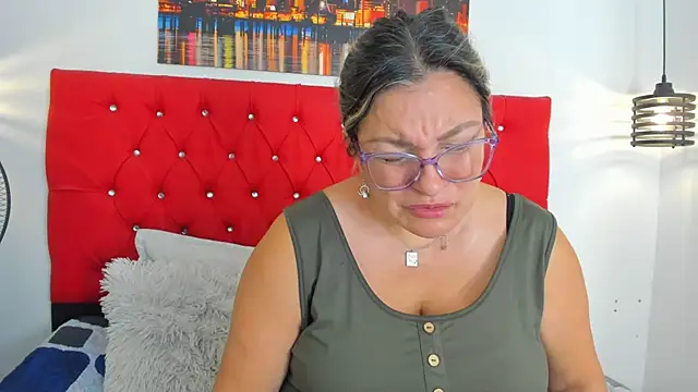 carolinacrus01 online show from 04.04.26