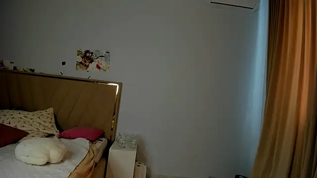 miko moonn online show from 10.20.25