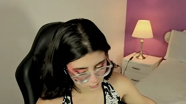 LiLLiAnderson online show from 10.17.25