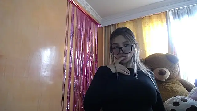 Snapshot of miss_lilieth chatting on 05.22.26 miss lilieth online show from 05.22.26